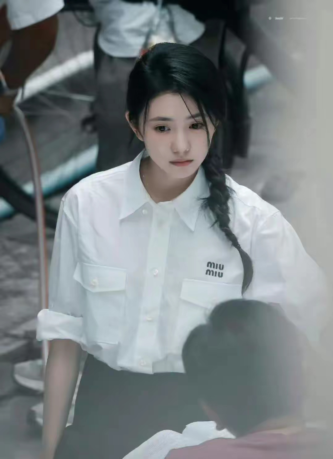 #刘浩存[超话]#  刘浩存的脸天生就是拍现代偶像剧的料，太美了 ​​​！ ​​
