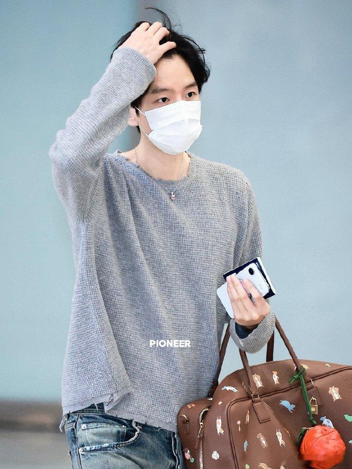 边伯贤出发上海边伯贤来上海了 怎么全身都萌萌哒呀🥺 ​​​