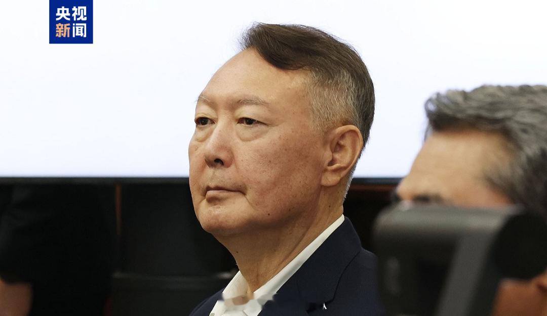 韩国民众对尹锡悦无期徒刑的反应韩国总统真的是个高危职业岗位，韩国前总统尹锡悦因内