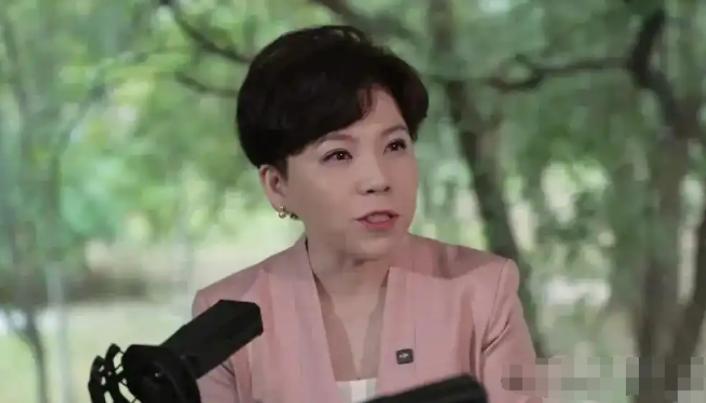 太敢讲了！邓亚萍当众戳破王楚钦输球本质：顶尖高手别拿状态不好做挡箭牌。
 

2