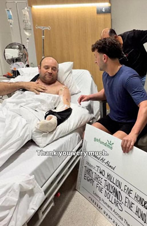 【邦迪海滩救人英雄获 165 万美元捐赠，澳拟推大规模枪回购】澳大利亚邦迪海滩枪