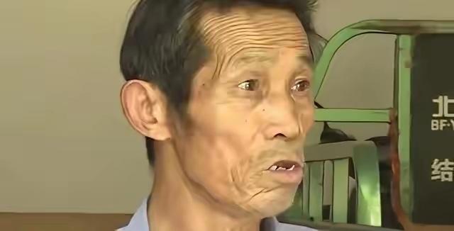 拿到上百万拆迁补偿之后，冯国军直接和照料自己二十年的养子冯涛断了来往，拉黑全部联