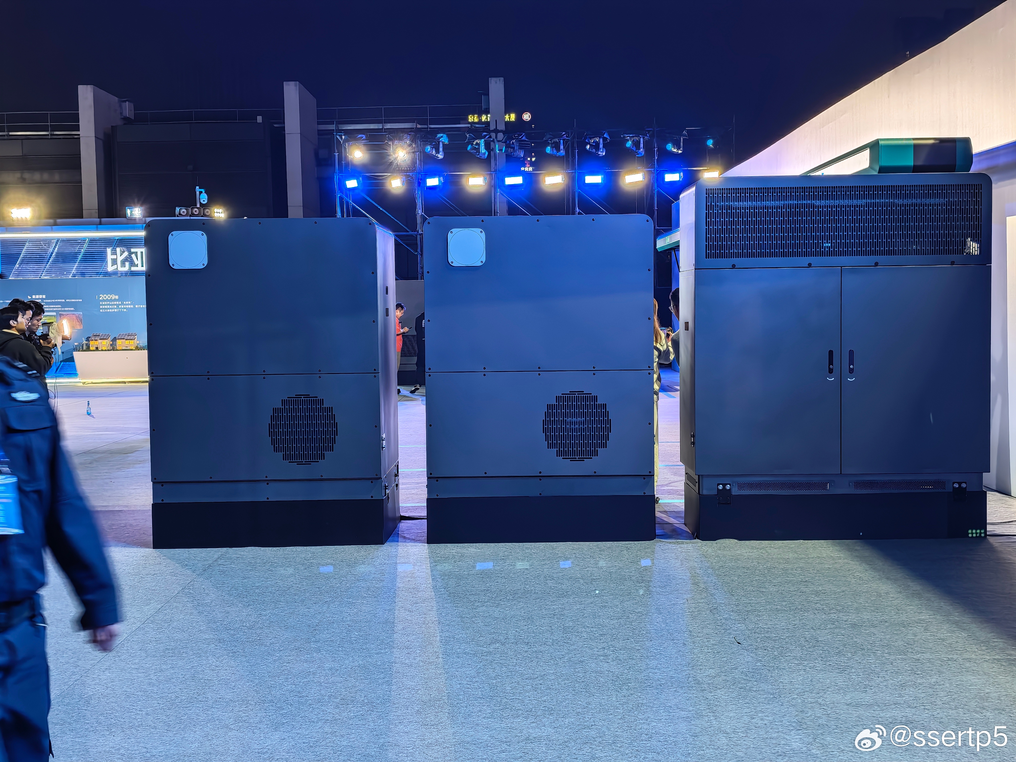 一套这玩意不便宜的。140kW的PFC四个，70kW的LLC 三十个，还都是液冷