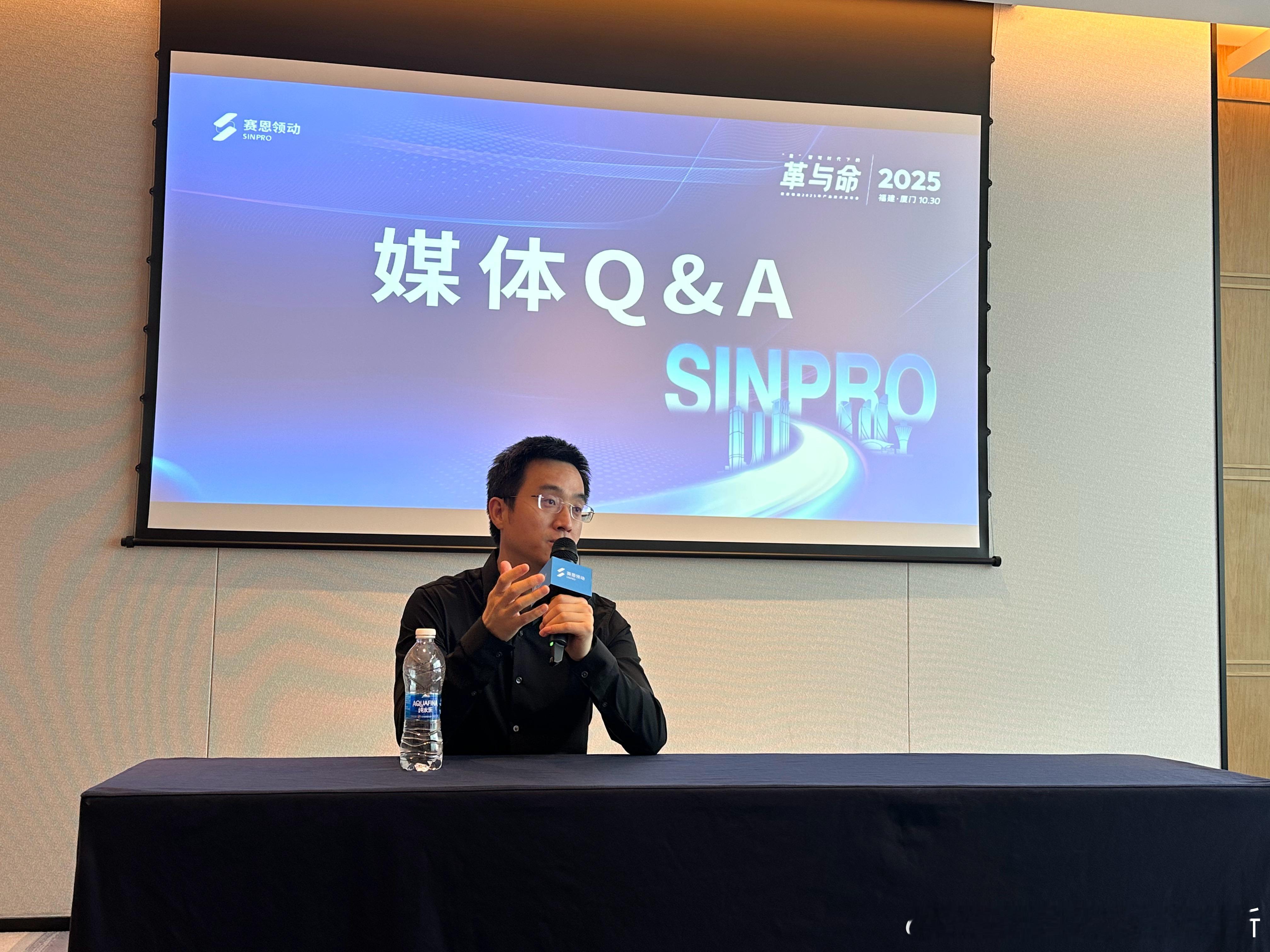 赛恩领动新一代卫星架构4D成像雷达发布会后采访，受访人是赛恩领动联创&CEO李旭