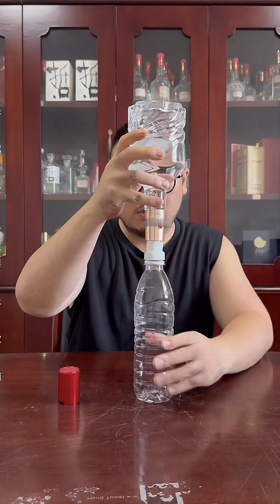 【扩散】警惕换瓶酒套路，莫贪小便宜吃大亏

在白酒市场中，“换瓶酒”的套路正悄然
