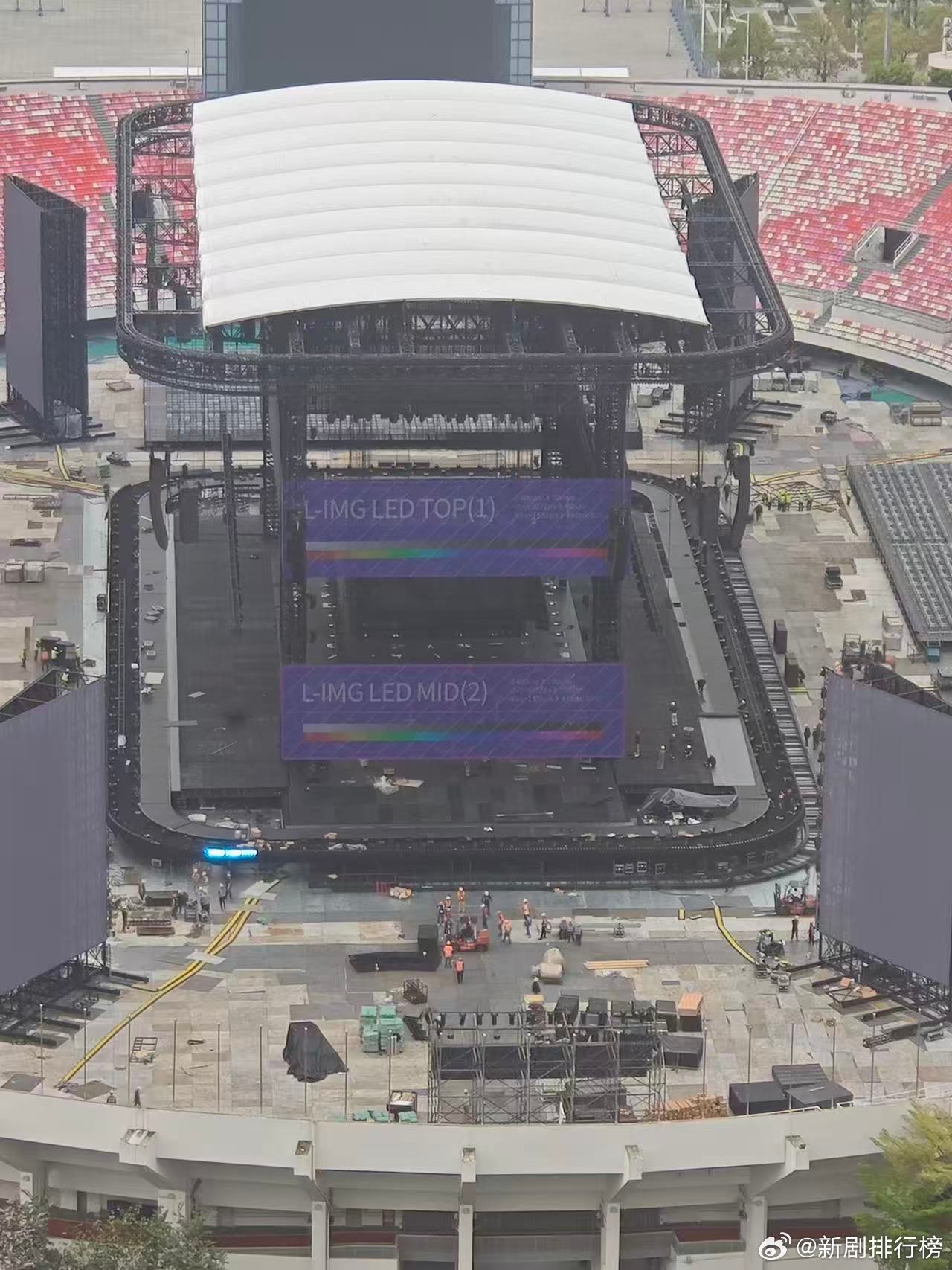 薛之谦就差把舞台建到地铁口了 今天的广州站简直就是一场狂欢，薛之谦的舞台设计让每