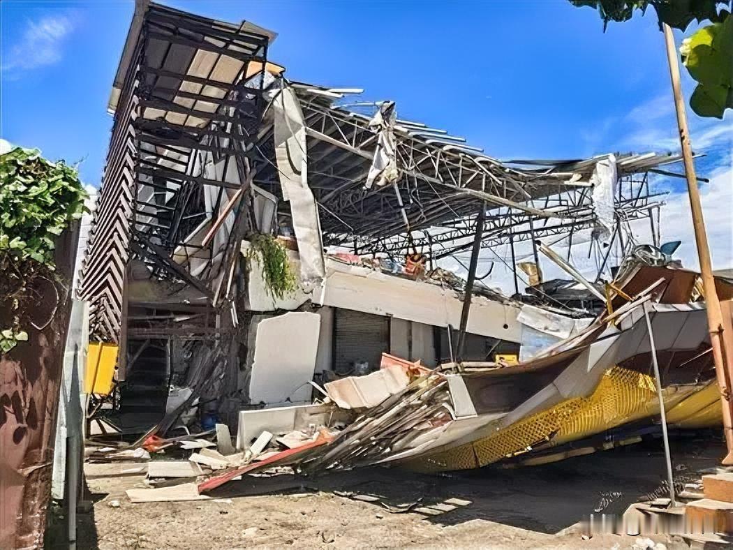 😭🌪️💥废墟之上放声大笑！菲律宾强震灾情惨重，总统直播失态惹怒全民

别再