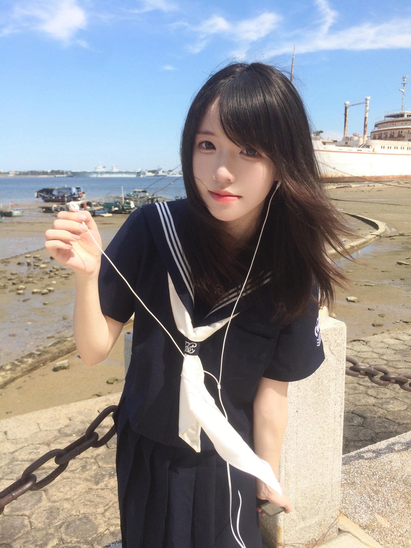 以后你湿湿的头发和眼角都由我来擦好不好。