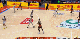 山东前半场三分10中1，这颗唯一进球是今年加入的陈林坚，咱就说山东有点逗！山东男