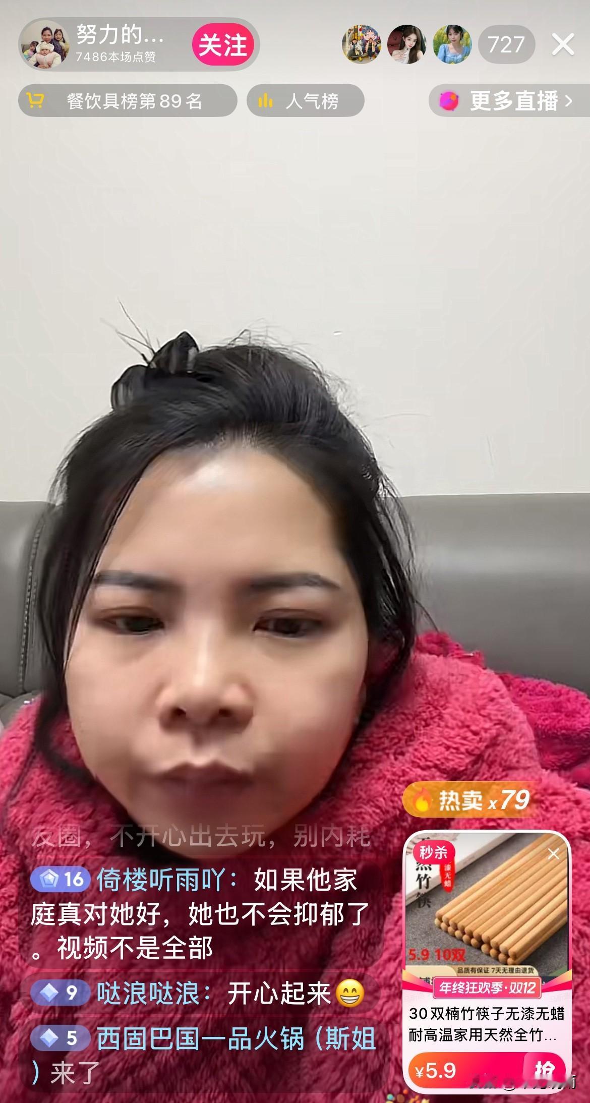 努力的小英子坦言，虽然身体早已千疮百孔，但她依旧会坚持把三个女儿抚养成人。
有粉