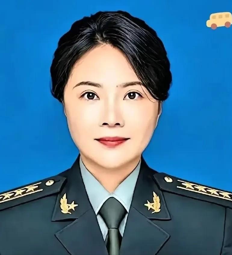 这女审计员够狠，先是把偷卖军油的“内鬼”揪出来了，然后画风一转，同样是这个女审计