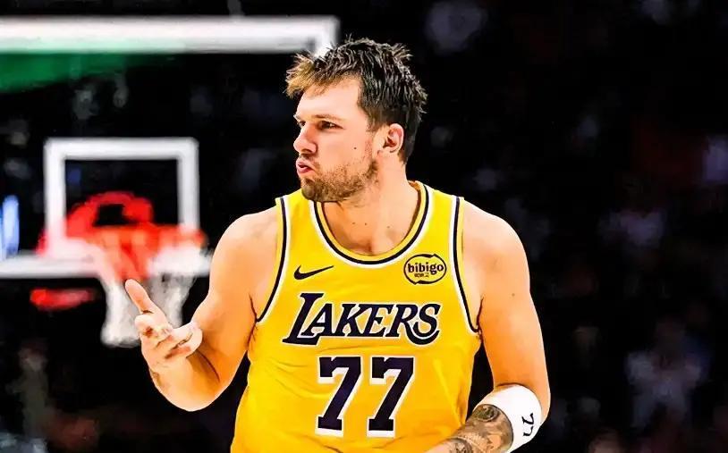 60分！赛后雷迪克直接说，东契奇今晚是超级英雄。

这话从一个主帅嘴里说出来，分