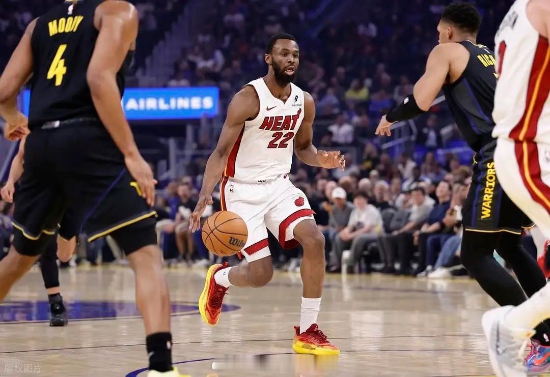 nba 库里砍19+11巴特勒伤退 勇士轰24记三分大胜热火夺4连胜勇士四连胜 