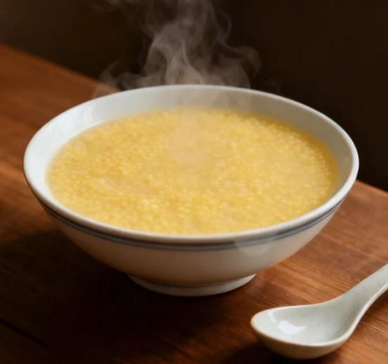 冬天要多吃这个金灿灿的东西

冬天喝碗热小米粥超舒服，还特养生！它有6个“多”：