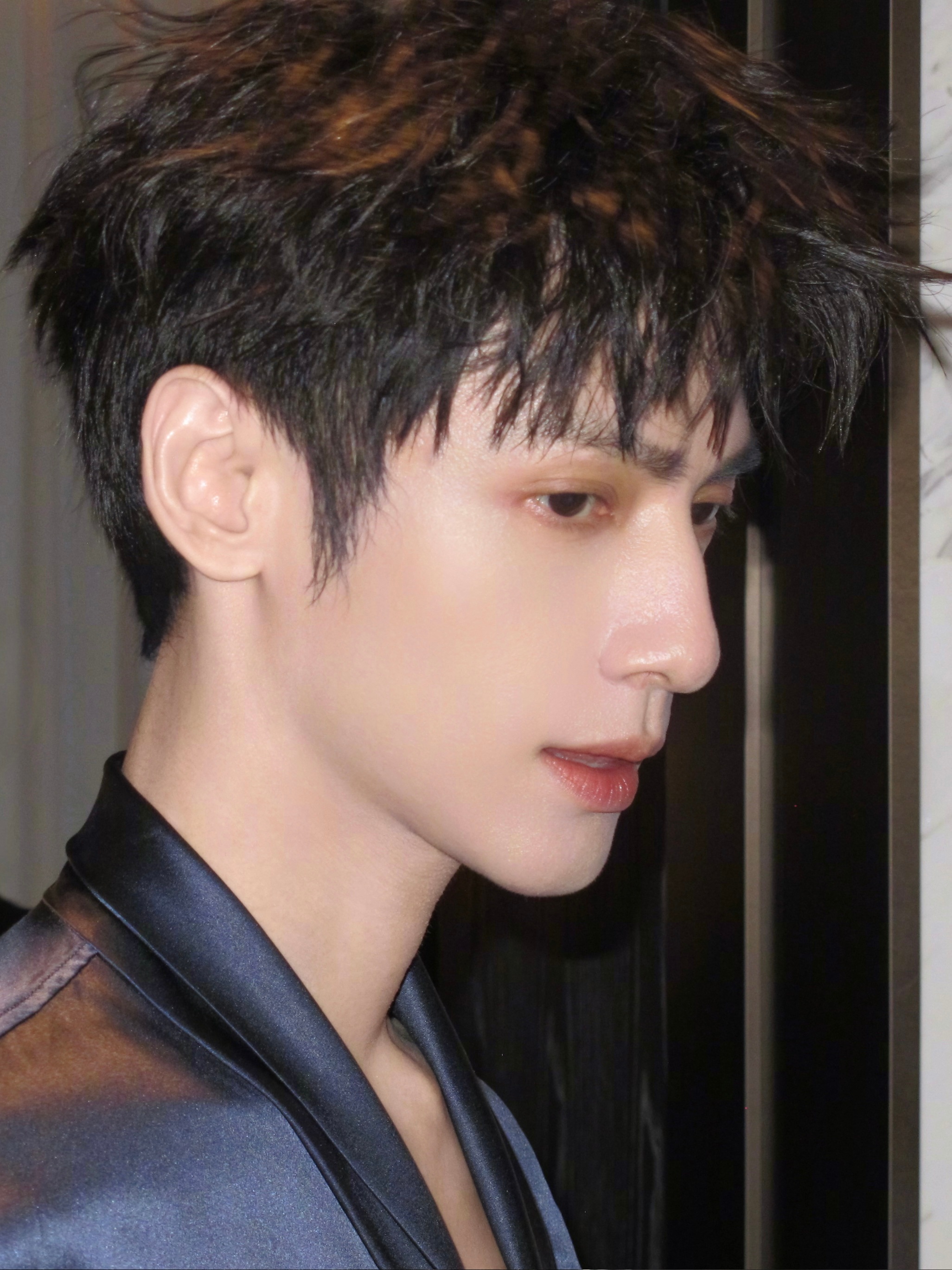 罗云熙粤语天后嘿嘿 好听！！！罗云熙唱粤语歌也这么好听呢！！！罗云熙打小就追星陈