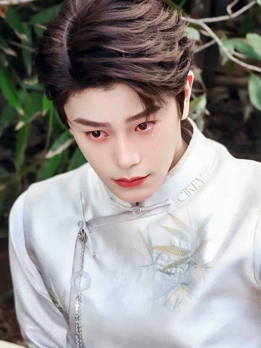 终于等到丁禹兮演疯批了少年感与疯批气质很难平衡，但丁禹兮做到了，干净柔和的五官弱