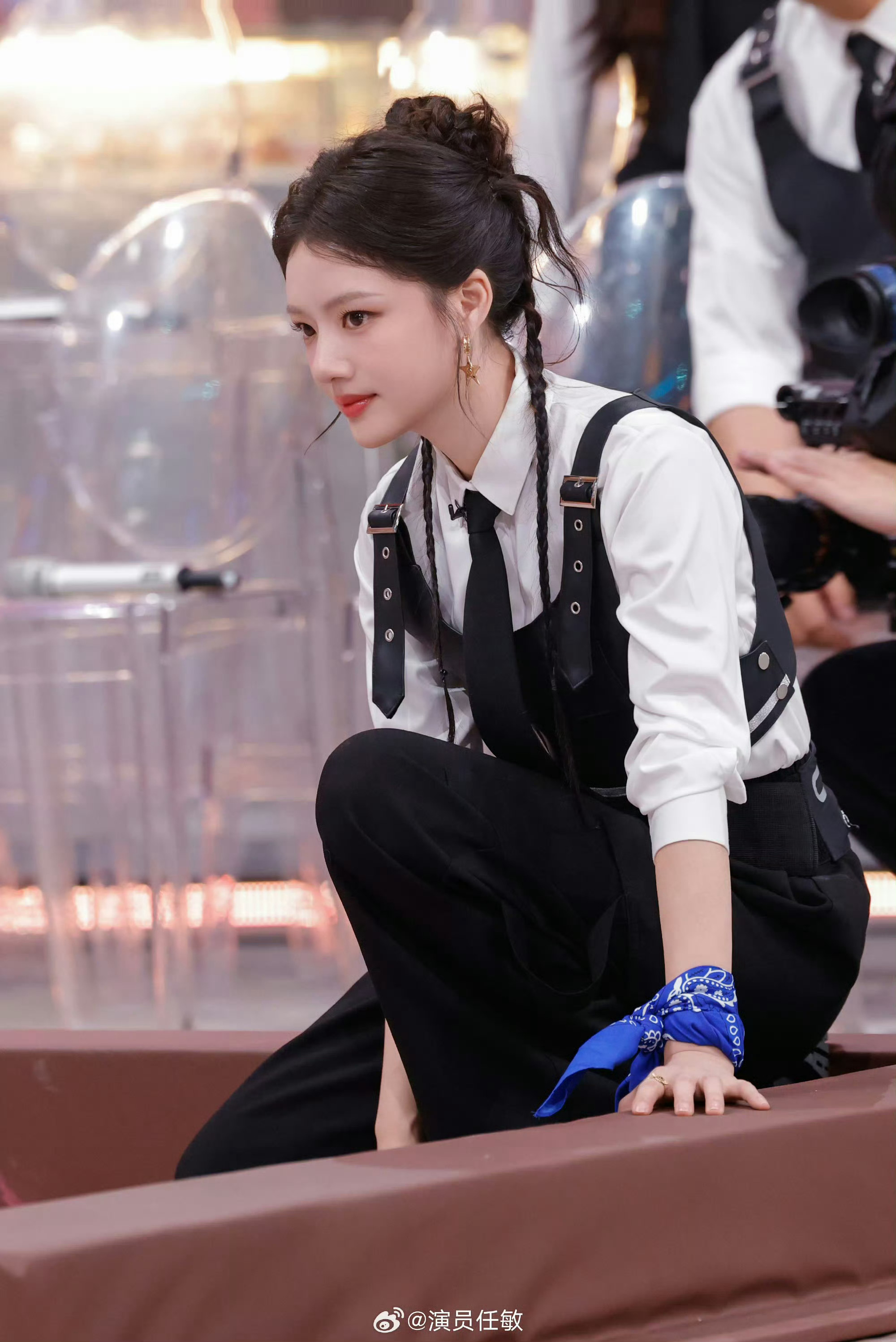 任敏说自己蠢 任敏玩游戏努力了但屡战屡败，最终累倒在地，何炅调侃她不是坏就是“蠢