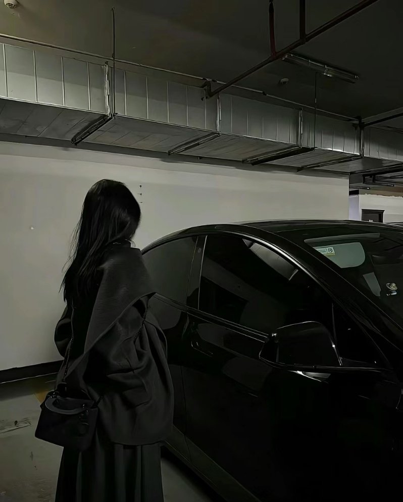别问我为什么这么努力挣钱 因为我不能像別的女孩子一样 不上班也有人养 想吃什么别