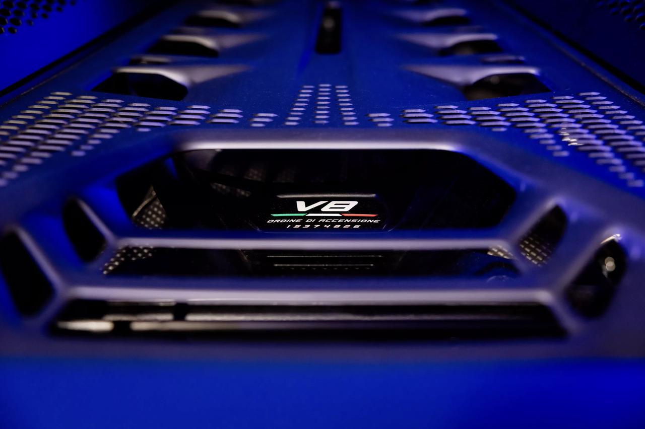 你相信吗？兰博基尼全新Temerario“体重”和悍马H3差不多。
兰博基尼官方