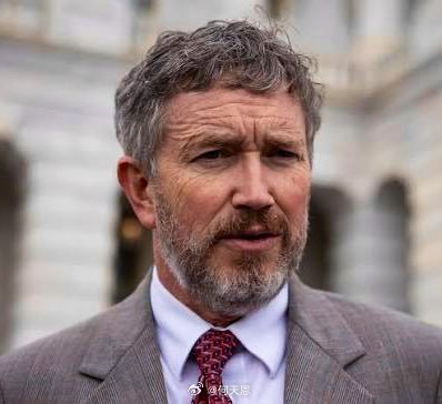 美国众议员托马斯·马西：特朗普和内塔尼亚胡破坏了美伊和平谈判，并通过暗杀阿里·哈