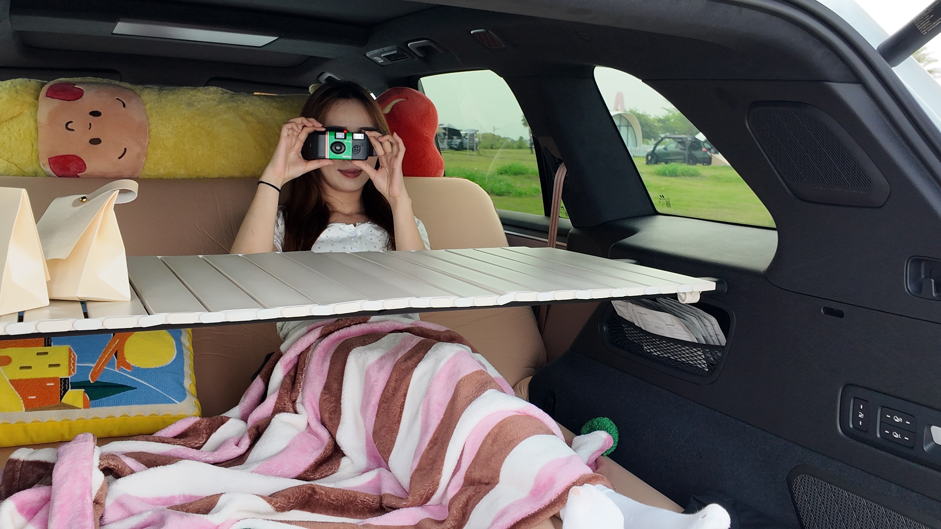 体验L80的时候，小李解锁了多重身份：有DJ、铲屎官、网瘾少女、女骑、厨师、咖啡