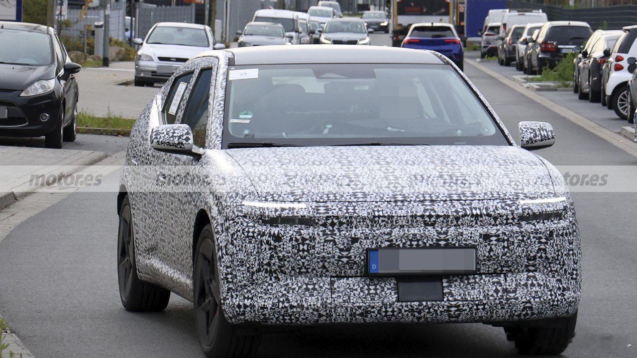 现代ioniq 入门车型IONIQ 3近期现身纽北附近，虽然依旧覆盖伪装，但外观