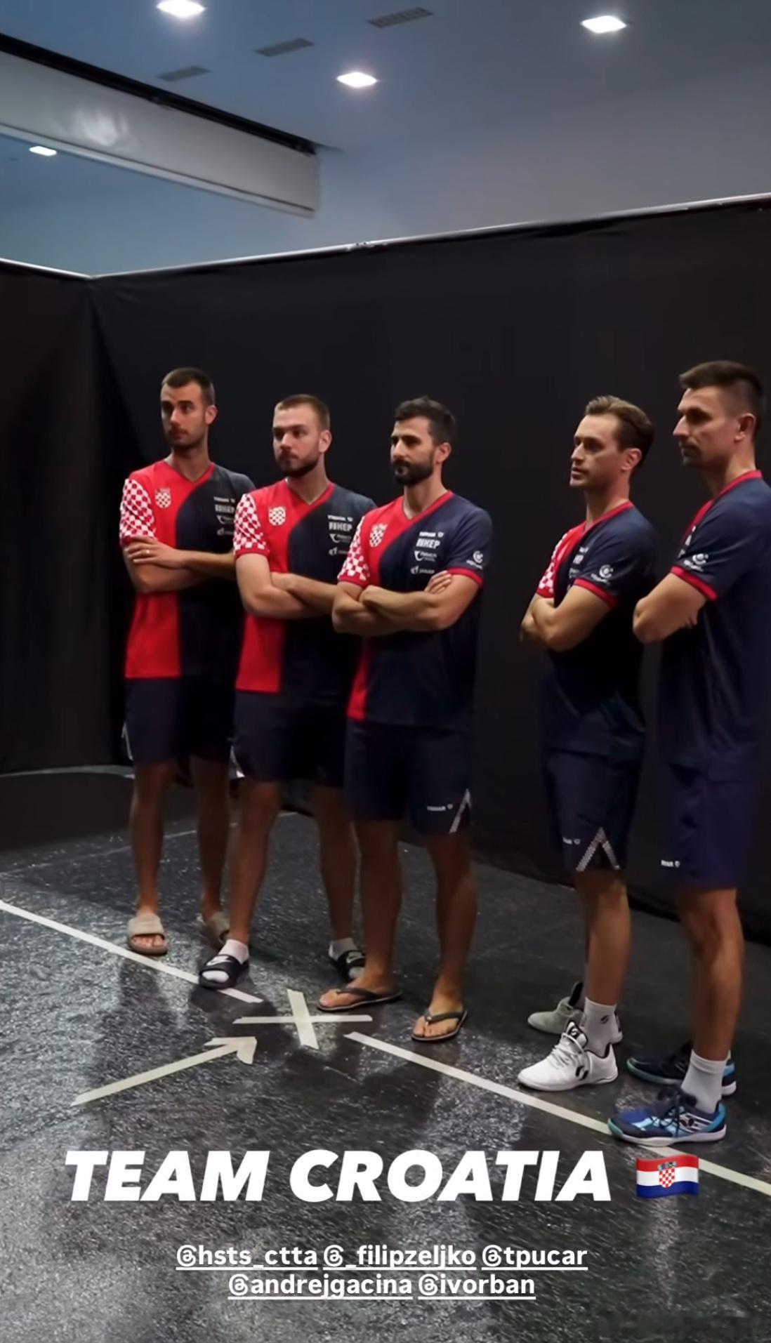 欧锦赛各个队伍拍摄出场形象只要上半身 克罗地亚队穿拖鞋来了[笑cry]考夫曼太高