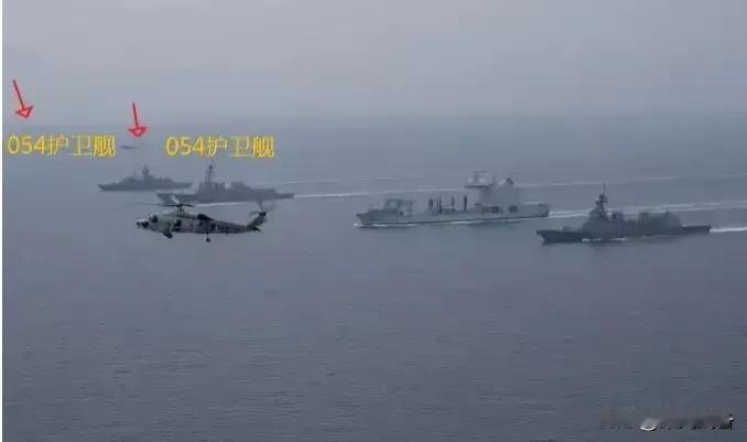 终于有点“列强”范儿了！中国海军强势“加入”美日澳加4国联合海上巡航编队，4国联