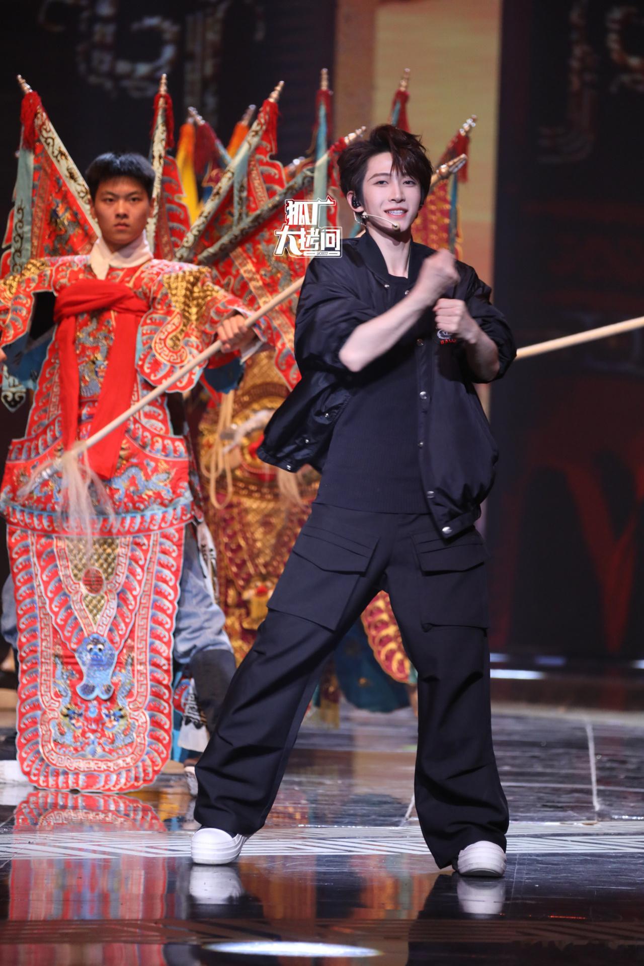 #刘宇 咏春拳# 在北京台春晚的独家专访中提到，自己这次的节目会给大家表演rap