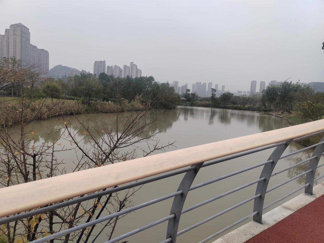 长乐风光
福州滨海有一个魅力无穷的市区，长乐区。此处有洞水湖公园，风光旖旎，还有