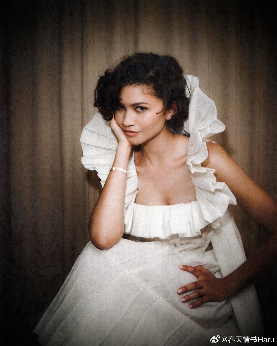 赞达亚为LV拍摄的一组照片 