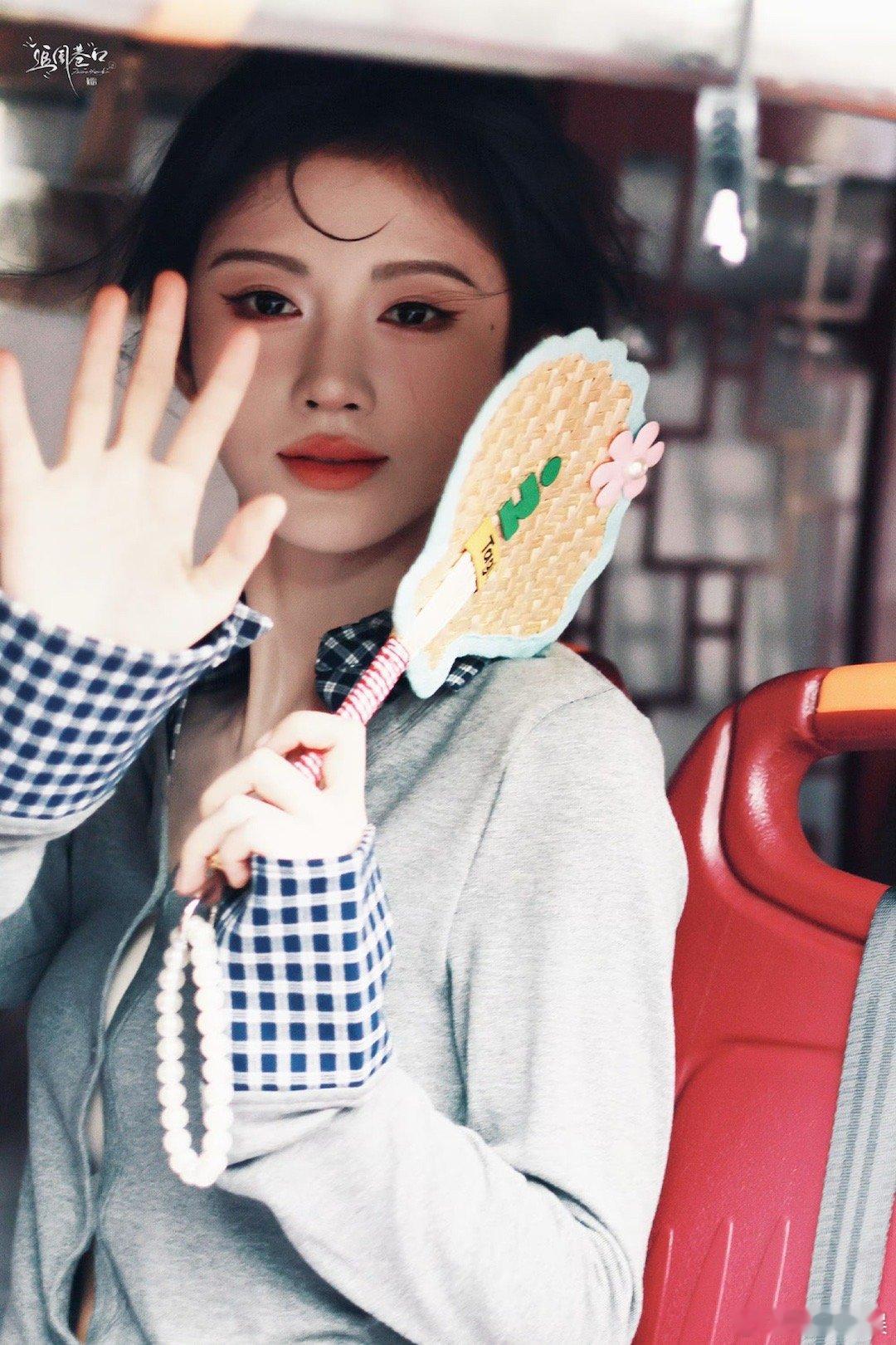 鞠婧祎阿黛下班鞠婧祎阿黛呆毛鞠婧祎阿黛呆毛，哇塞哇塞，[太开心][太开心] ​​