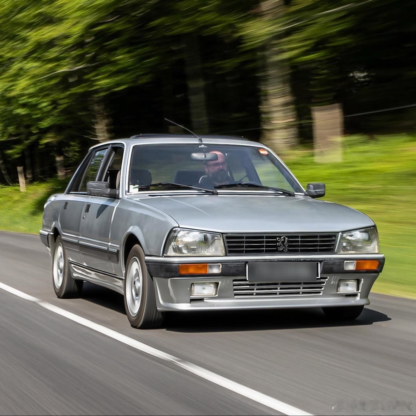 跟朋友聊经典车的时候说到了标致505，我个人认为这辆车的经典程度是不输大众桑塔纳