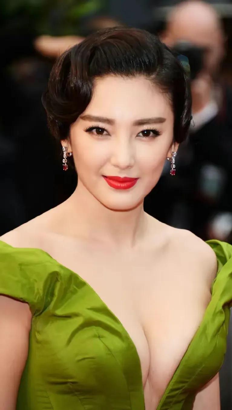 #女明星高清美图# #哪位女神惊艳# #女星谁最美？# #张雨绮#