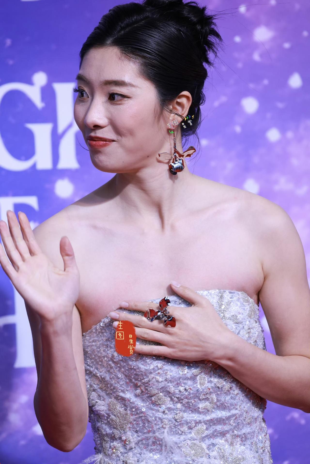 短道速滑奥运冠军曲春雨今日线下活动美拍，期待米兰冬奥会精彩表现！