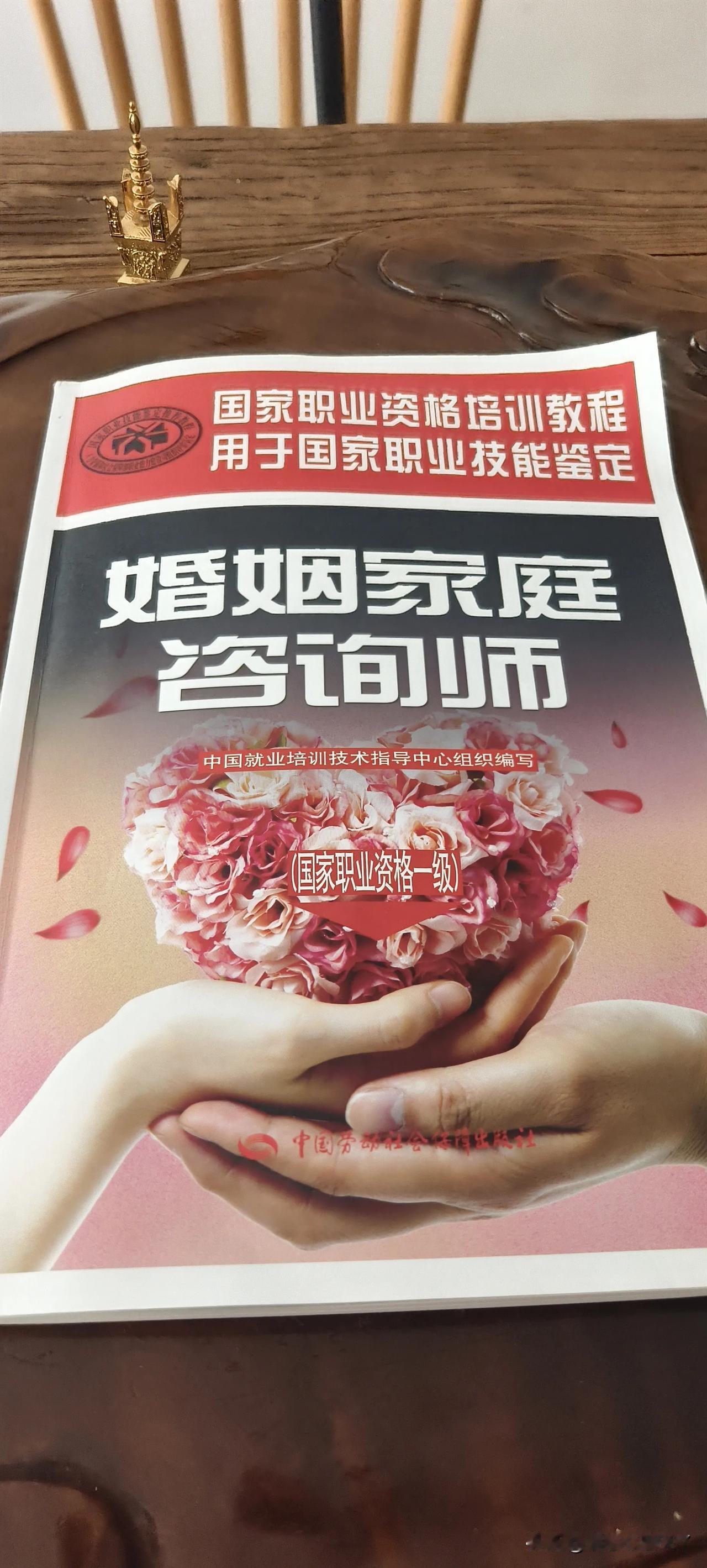 出轨的女人是很多的！这是科学推理出来的。

比如，你看到厨房一只蟑螂，那么，厨房