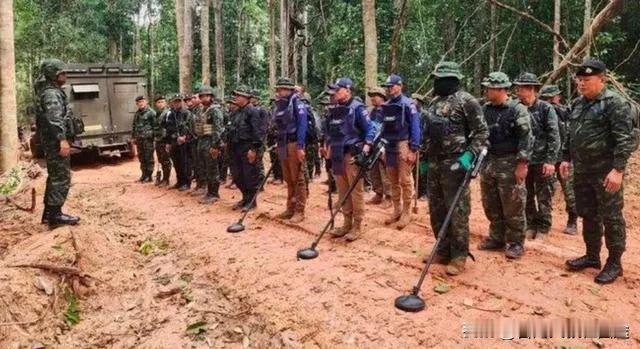 泰国士兵踩雷断脚！柬埔寨硬刚：你别乱指！
 
2025年8月9日，泰国陆军突然放