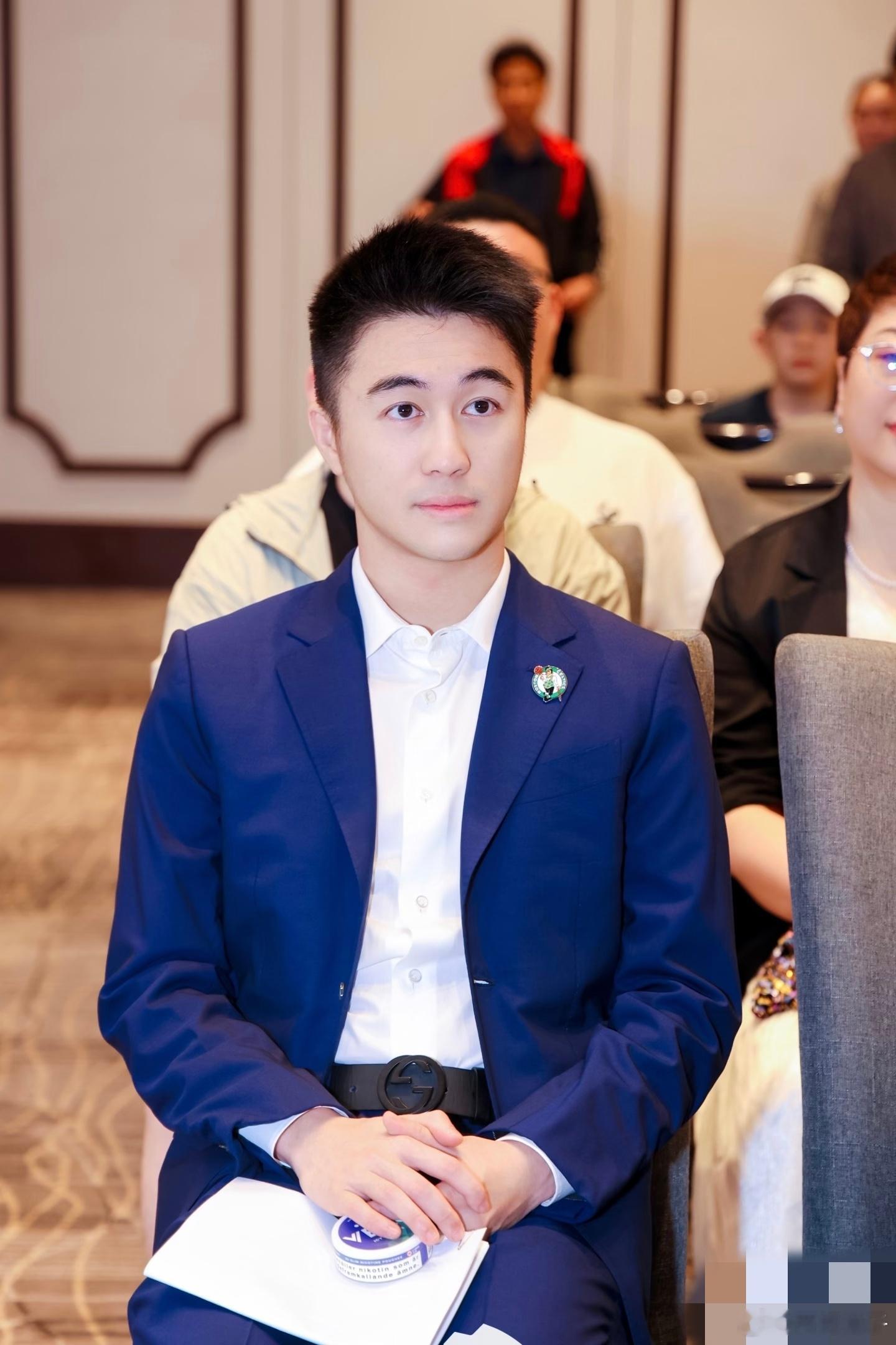 果然贫穷限制了我的想象， 本以为何猷君儿子幼儿园一年10万学费，够贵了，可谁想到