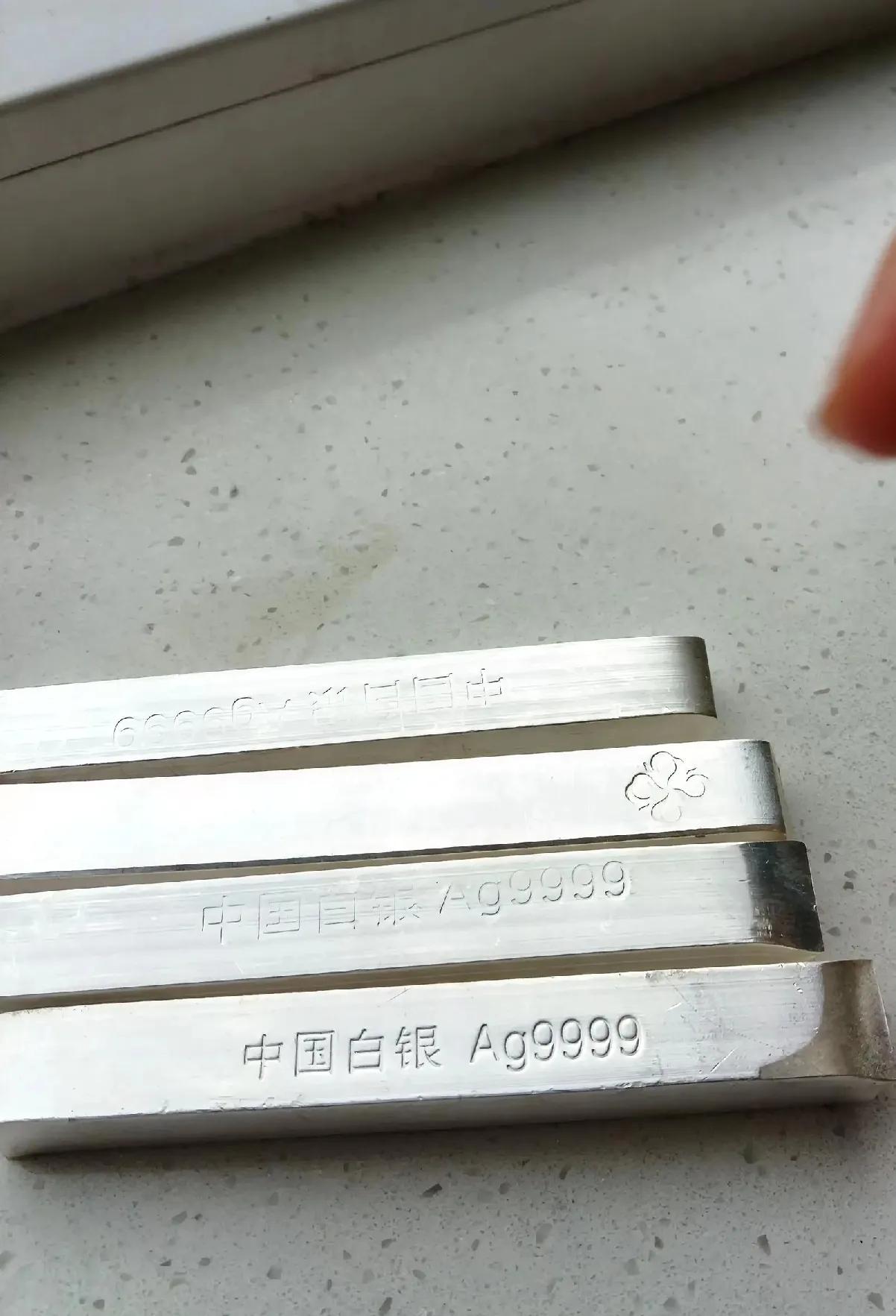 大家快醒醒，白银又涨价了！
22日大盘价20.85每克，
实物溢价3-4元。
回