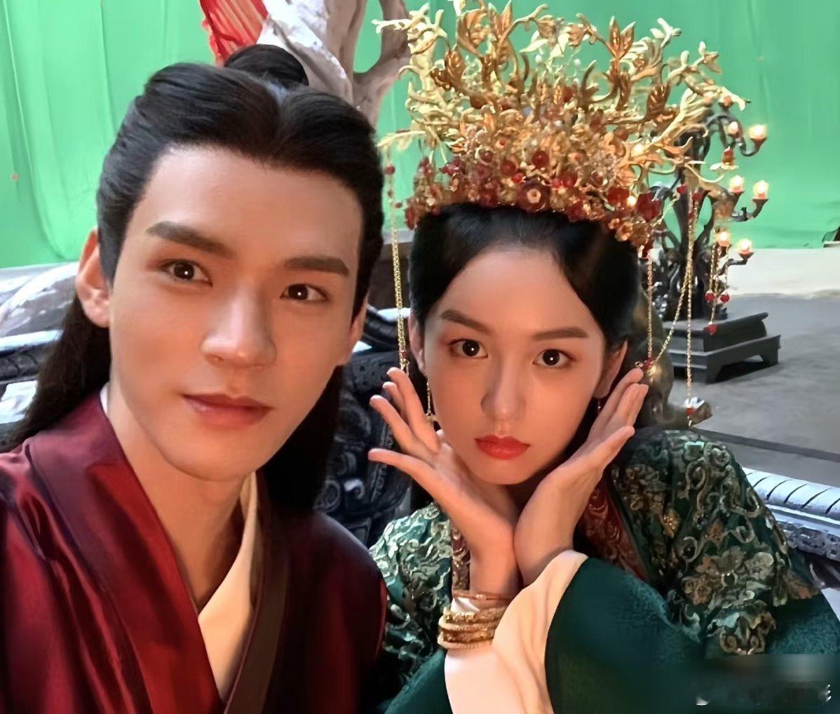 龚俊包场周也新剧谁嗑到了！龚俊直接包场支持周也新剧《你好1983》，友谊真的超暖