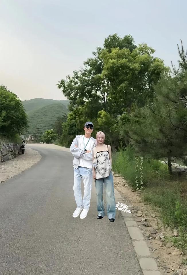 新颖真的很不一样，是唯一一对让我从戏里磕到戏外的cp！
   哈哈，而他们身上无