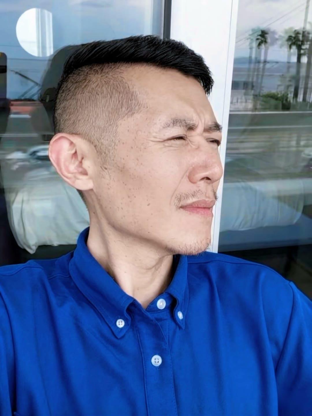 连麦女子： 冰哥，我23岁，今年刚毕业，学的是学前教育。家里托关系把我弄进了一家