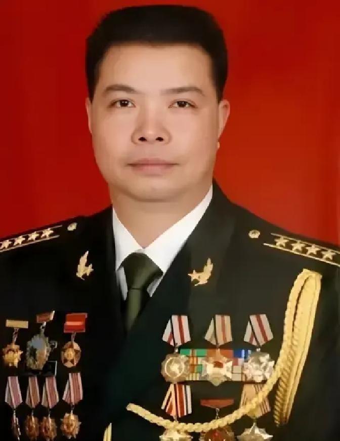 1985年，我军侦察员隆志勇乔装过境侦察，与巡逻的越军擦肩而过被认了出来。越军扭