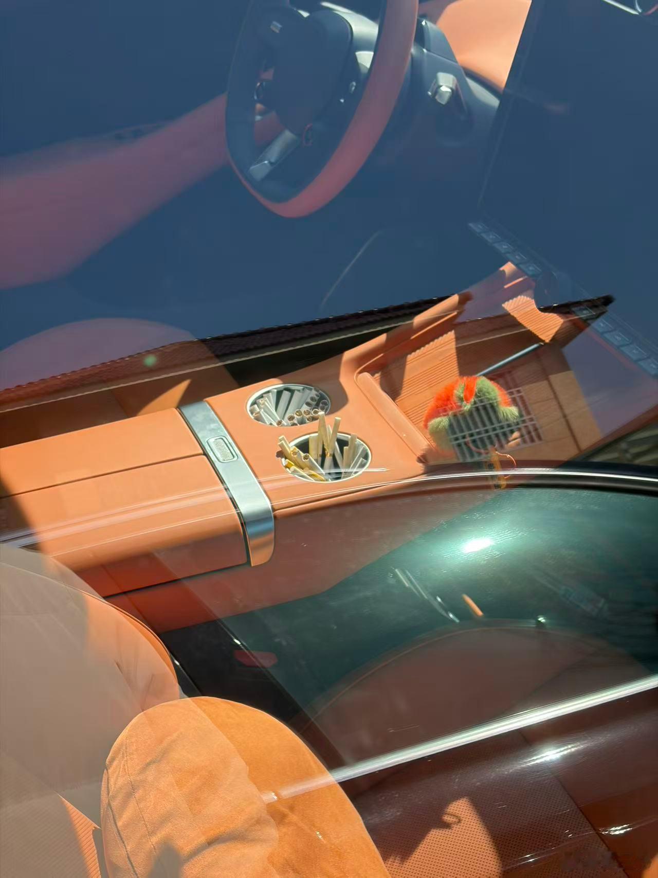 原来小米YU7的杯架是这么用的？ 