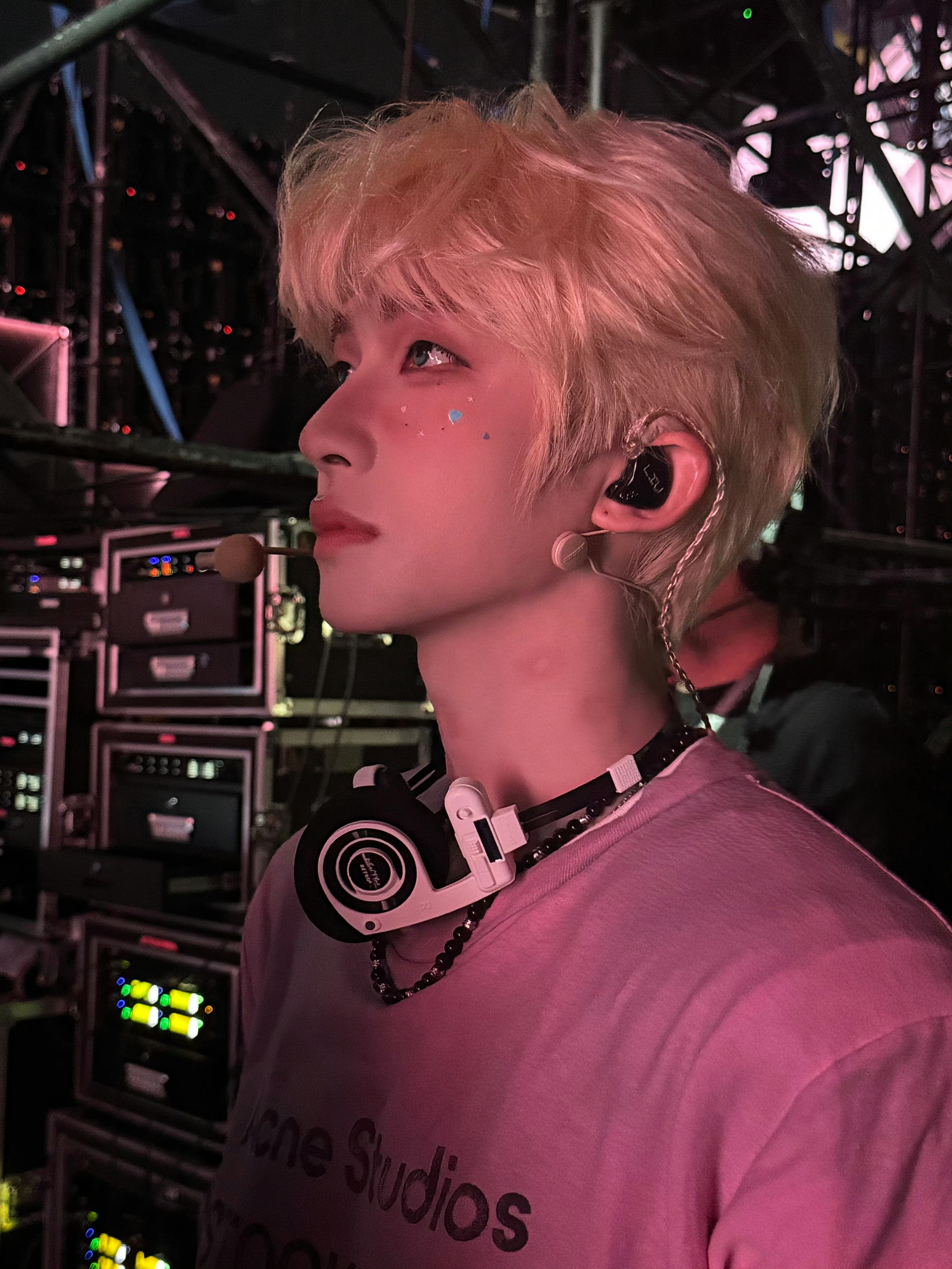 刘宇[超话]  ‖刘宇2026宇宙诗人巡演 认真等候的小猪🐷​​​