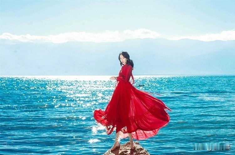 就算是姿色平平，也可以被摄影师拍成惊艳的美女。
怎么做到呢？
方法有很多种，侍墨