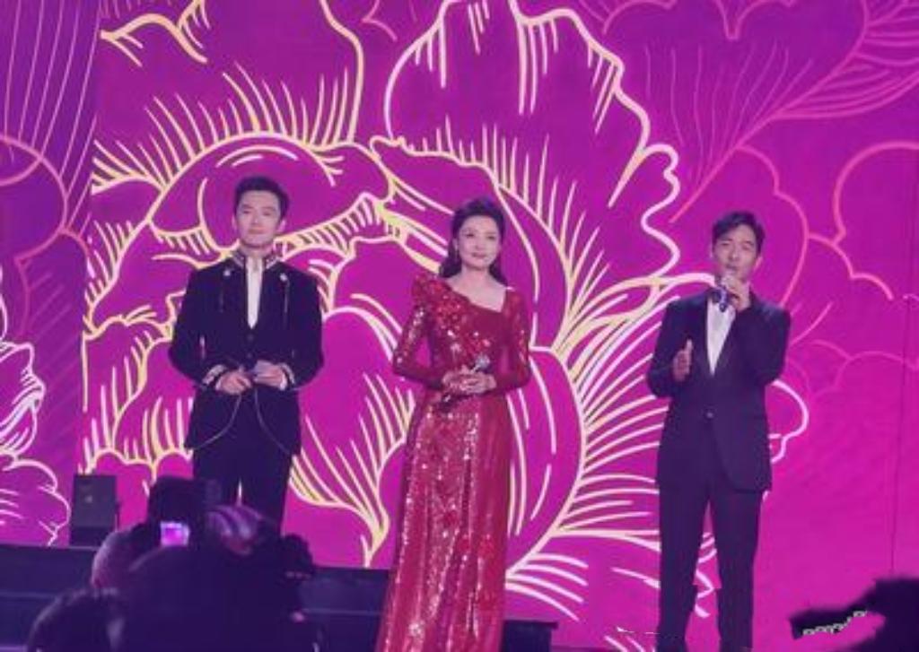 2026“百花迎春”大联欢盛大举行，群星璀璨共贺佳节，精彩节目轮番上演，让人目不