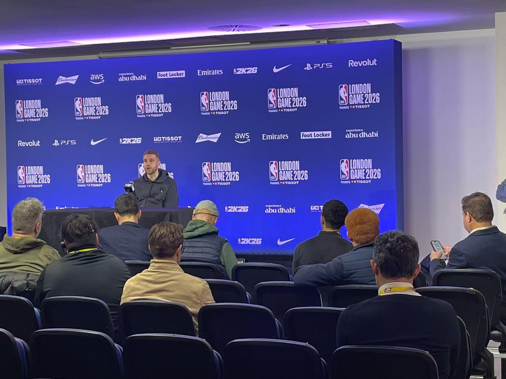 前方报道Marc Stein已经在快速敲打键盘发推文了chinahawks