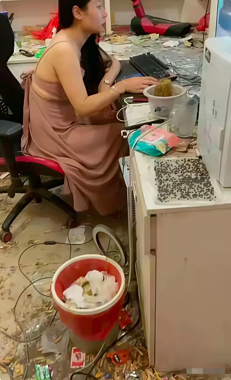 有时候，光鲜亮丽的外表，却隐藏着外人看不到的脏乱差，所以，了解一个女人的综合“实