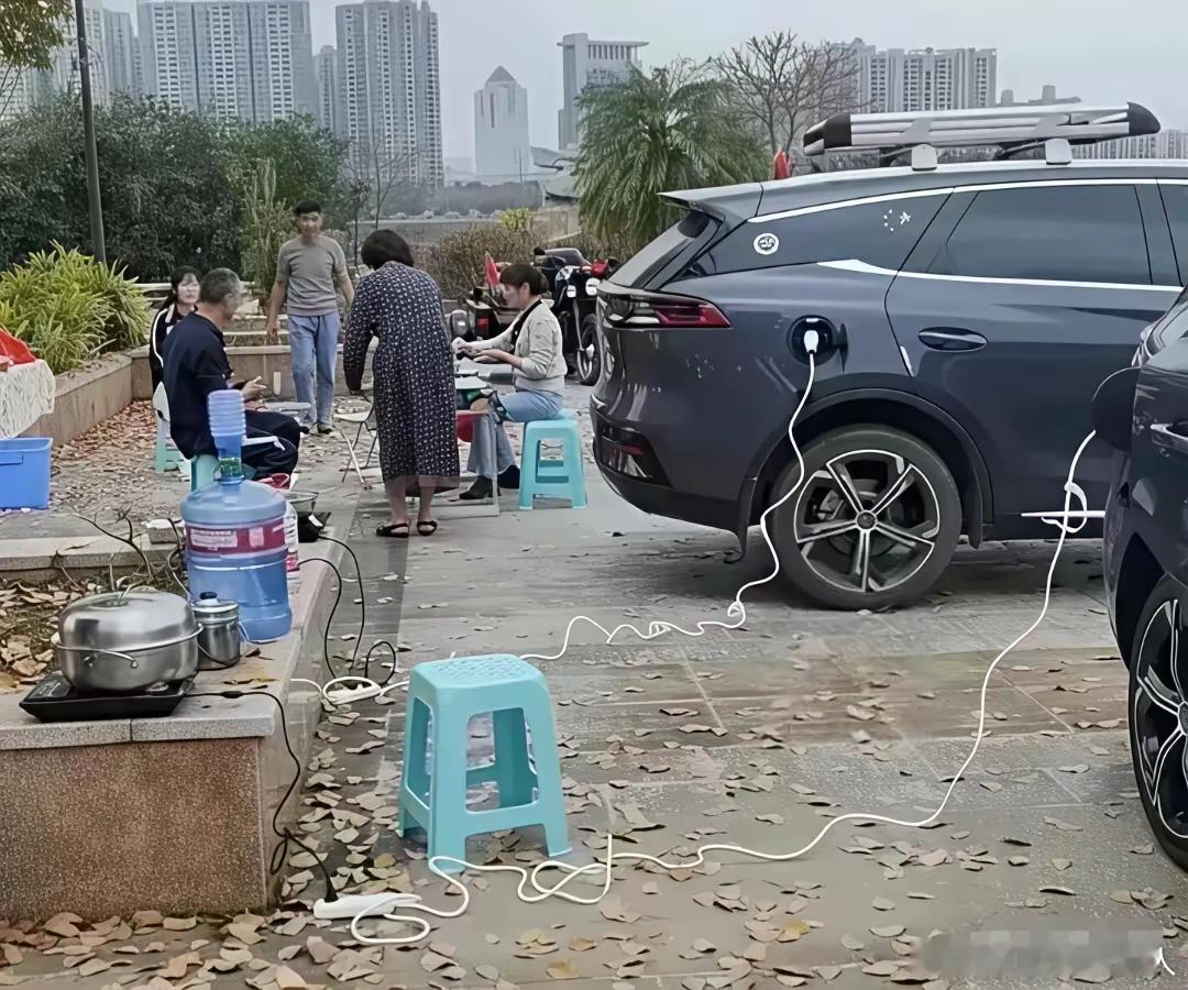 现在有些自驾游客用电车电源做饭，这对电车电池寿命会不会有影响呀？ 